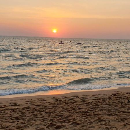 Dusit Grand Condo View Pantai Jomtien Luaran gambar