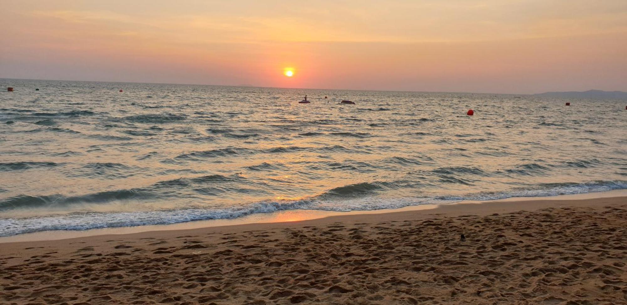 Dusit Grand Condo View Pantai Jomtien Luaran gambar