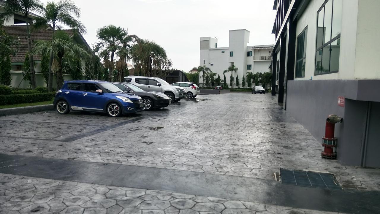 Dusit Grand Condo View Pantai Jomtien Luaran gambar