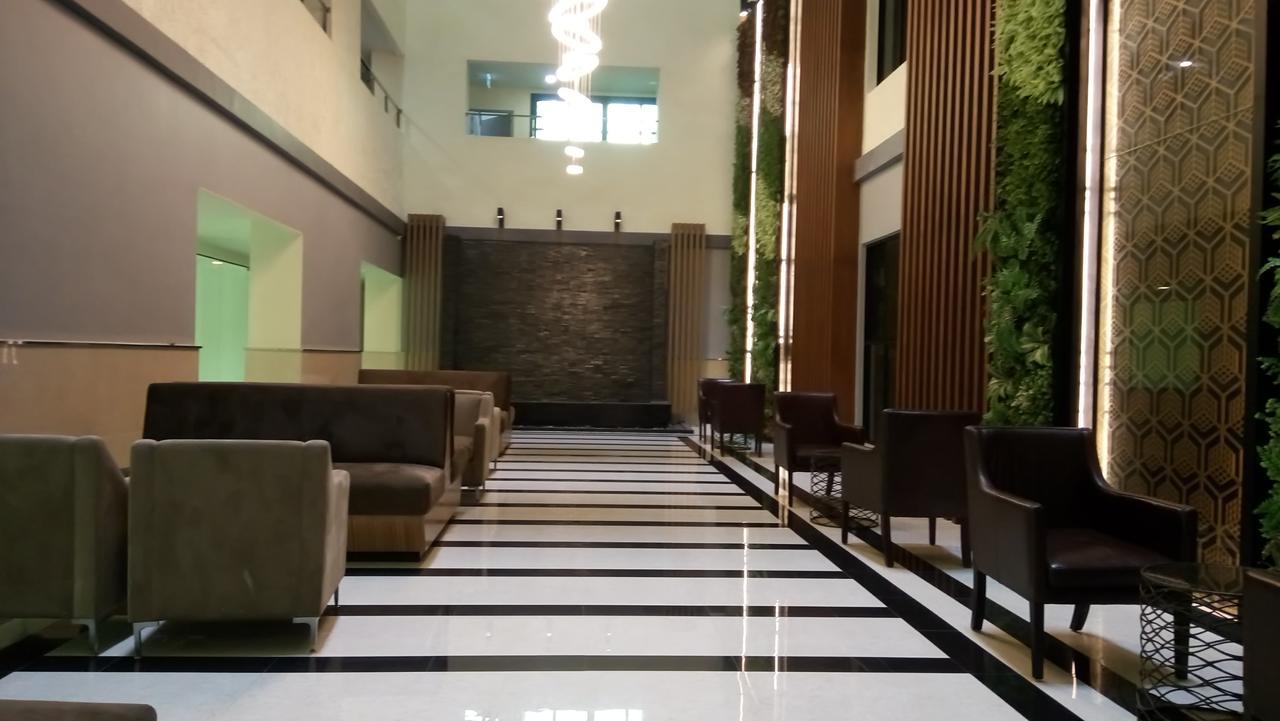Dusit Grand Condo View Pantai Jomtien Luaran gambar